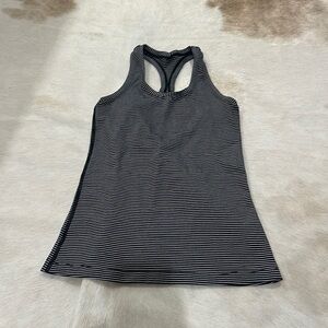Black and white lululemon size 6!!